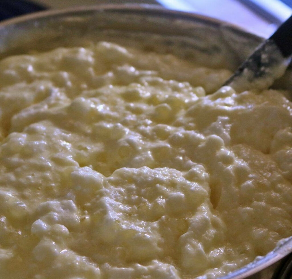 Close-Up of Creamy Tapioca Pudding in Bowl - Textured Wallpaper