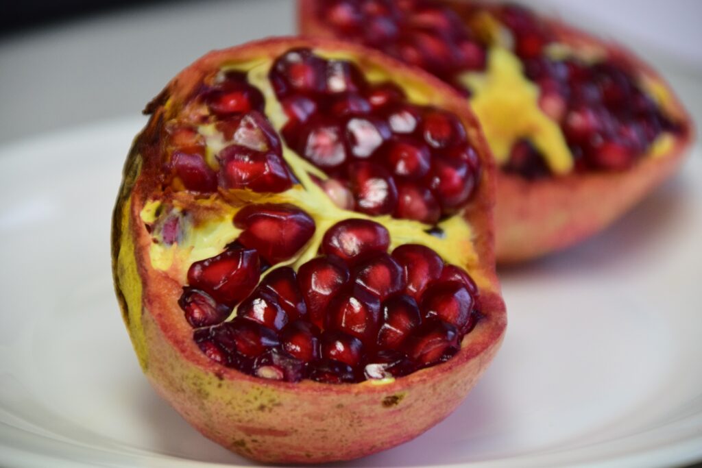 Vibrant Pomegranate Close-Up: Juicy Red Seeds Wallpaper Background