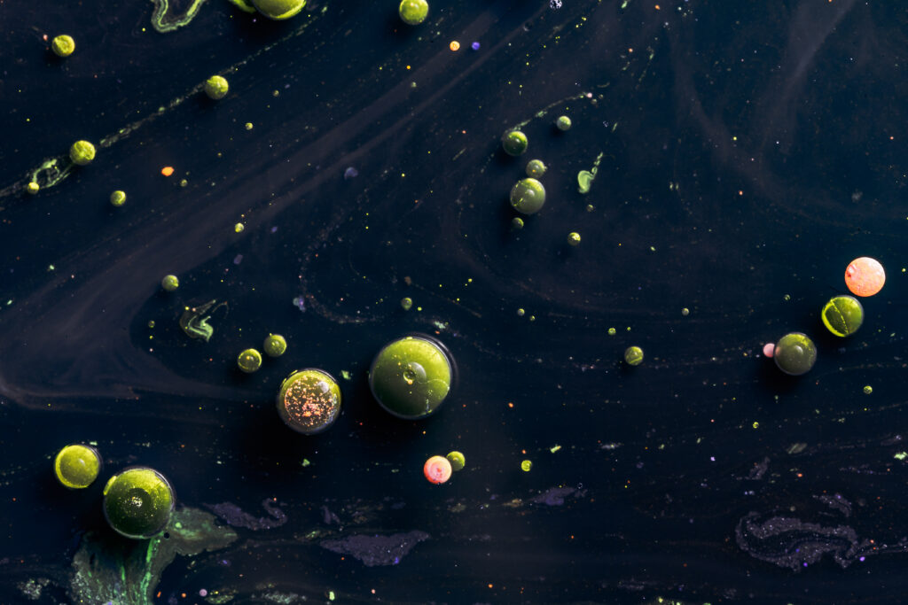 Vibrant Abstract Bubble Wallpaper: Colorful Close-Up in Dark Liquid