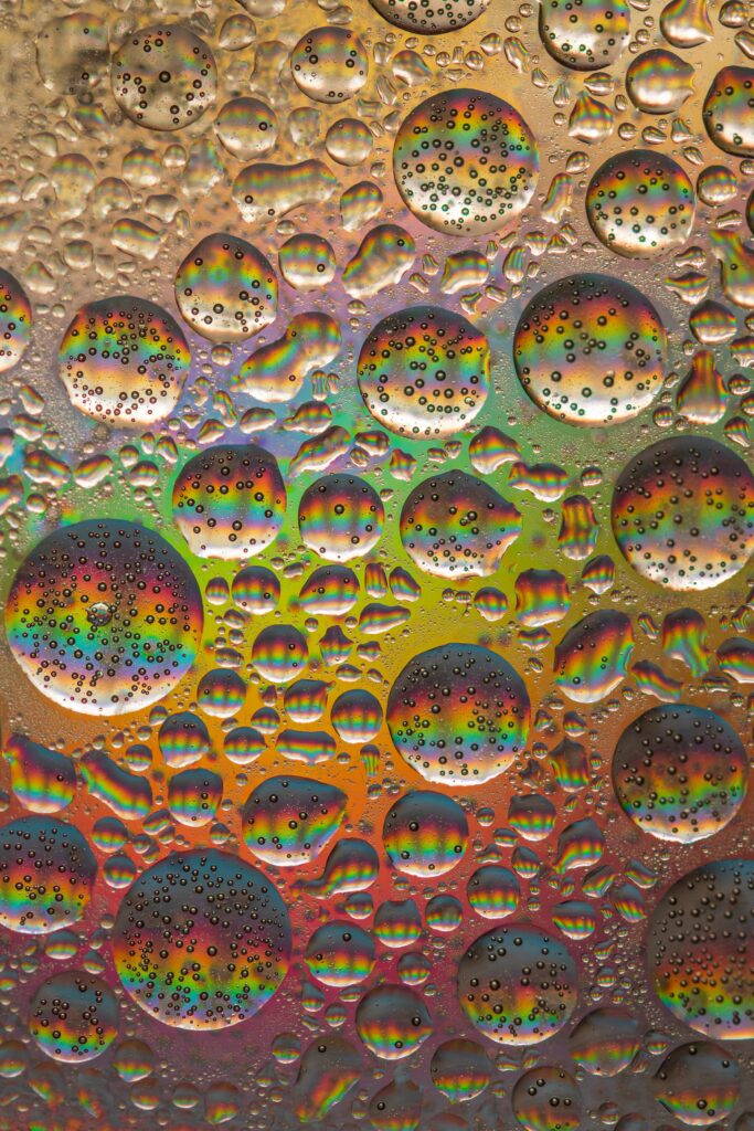Colorful Abstract Wallpaper: Bubbles in Rainbow Spectrum Design