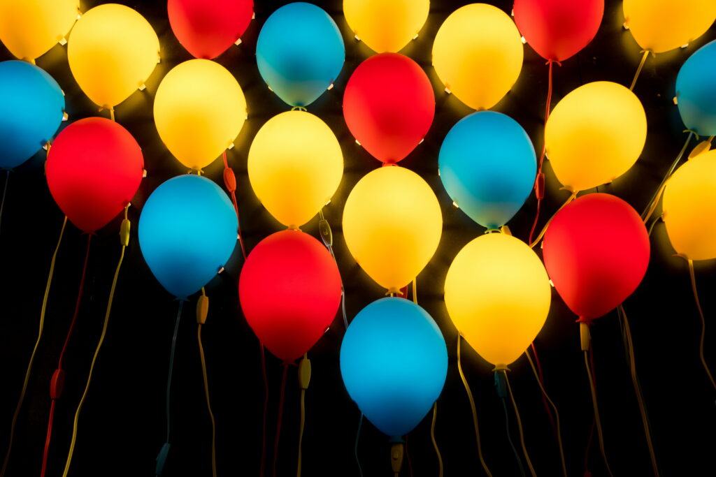 Vibrant Balloon Lamps: A Colorful 4K Wallpaper for Stunning Background