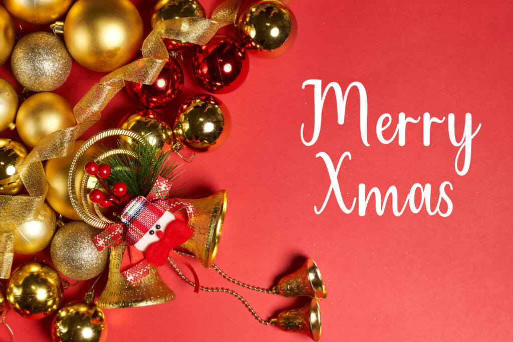 Vibrant Red Merry Xmas Wallpaper with Gold & Red Christmas Decor