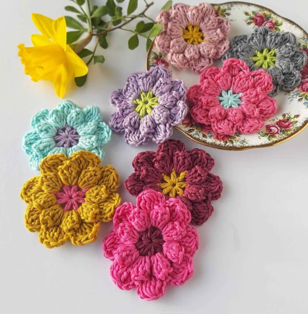Vibrant Crochet Flower Wallpaper on Floral Plate - Colorful Decor