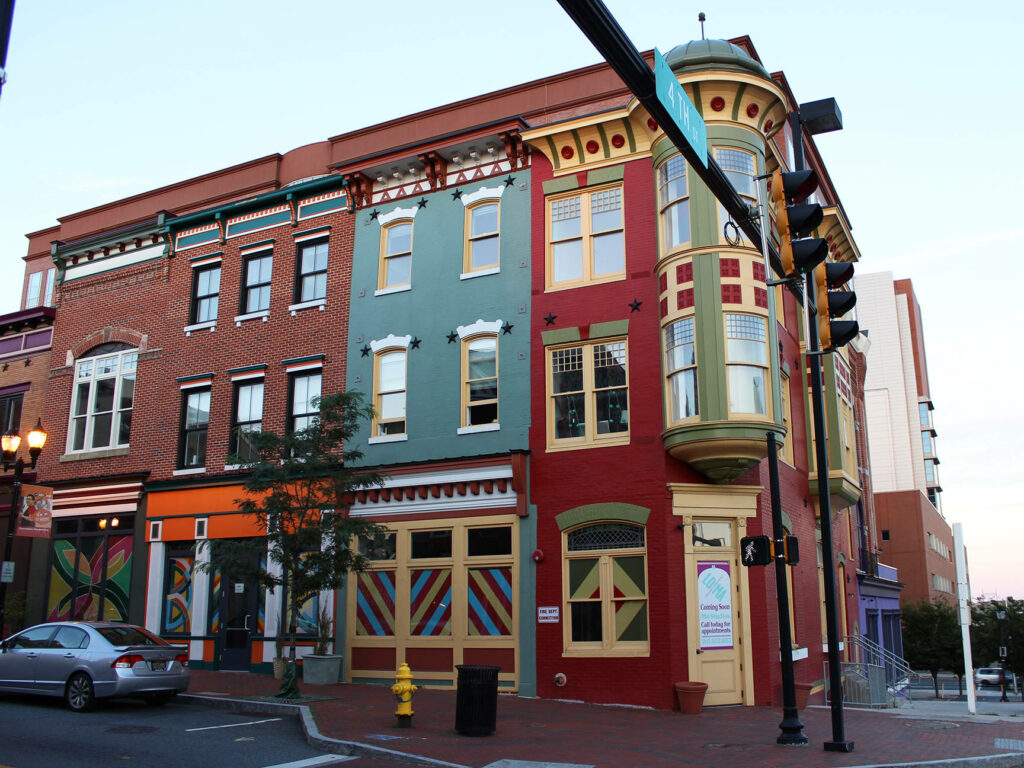 Colorful historic Victorian building with bay windows in downtown Wilmington North Carolina wallpaper