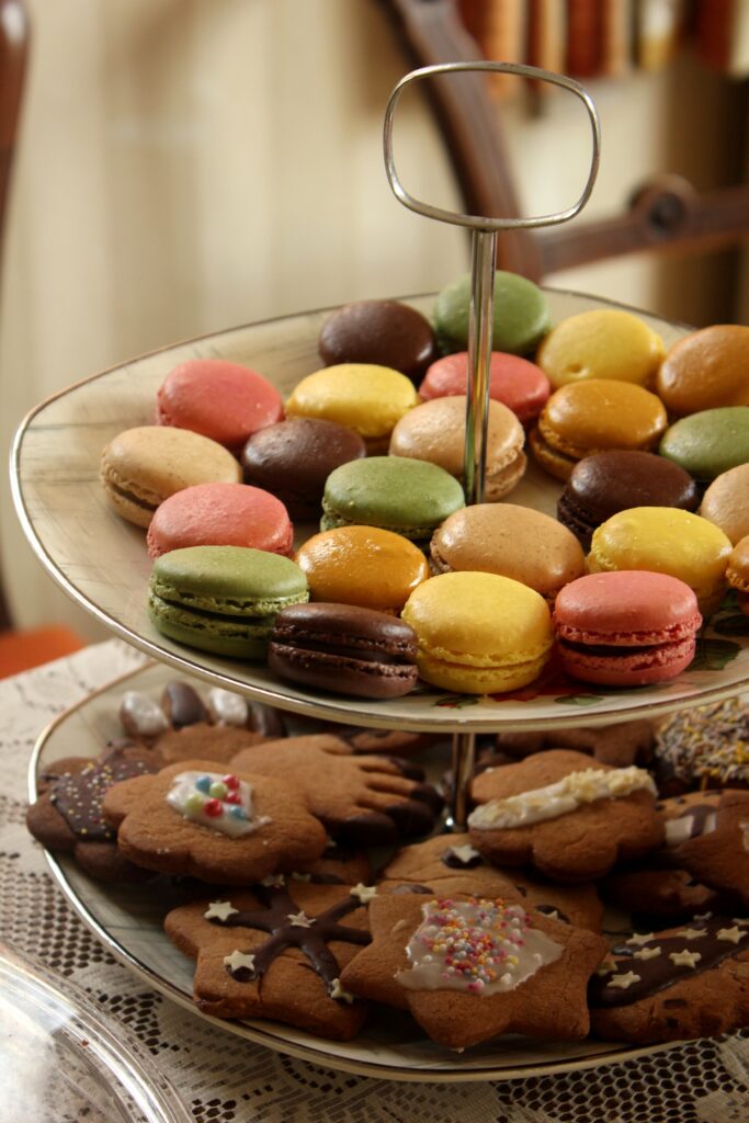 Colorful Macarons & Gingerbread Cookies: Dessert Centerpiece Wallpaper