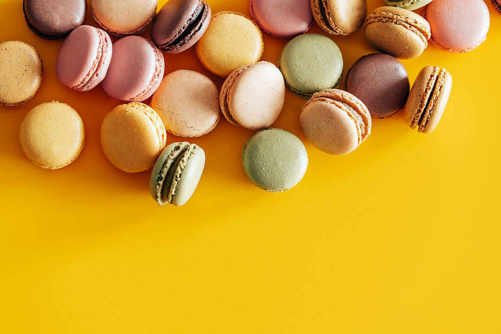 Colorful Macaron Wallpaper: Cheerful Pastel Design on Bright Yellow