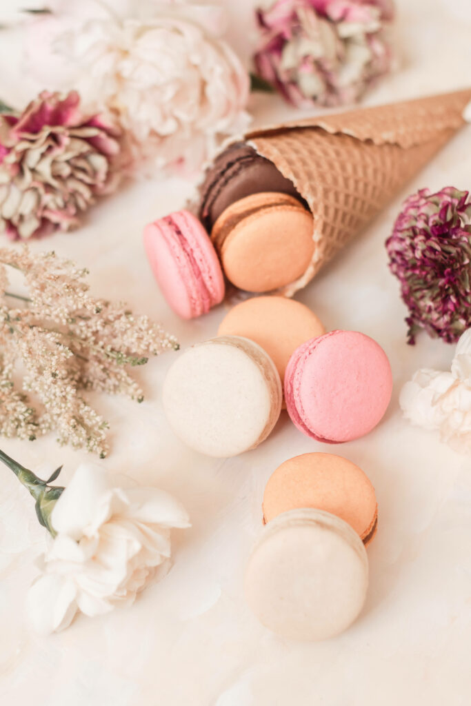 Colorful Macaroons & Flowers: Minimalist Wallpaper Design