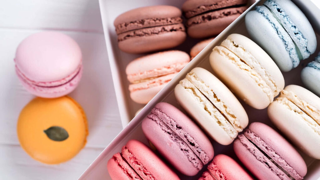 Colorful Macaroons Wallpaper: Close-Up of Tempting Treats