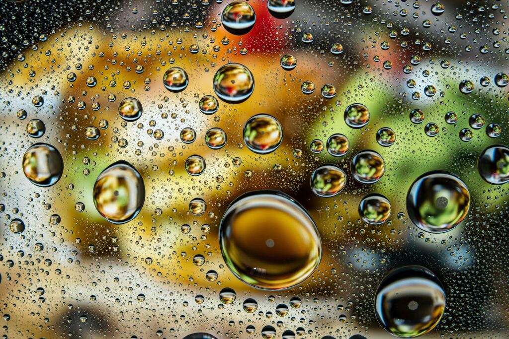 Colorful Macro Wallpaper: Water Droplets Reflecting Abstract Patterns