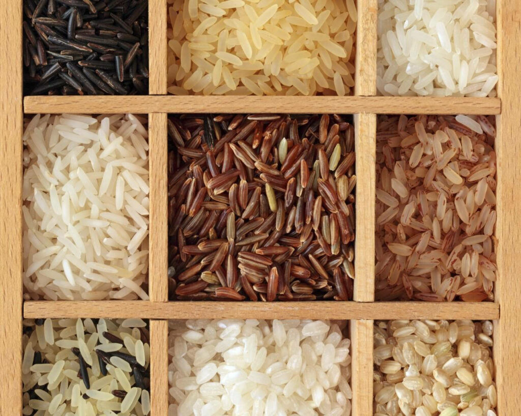 Colorful Rice Varieties Wallpaper: Unique Grains in Wooden Grid