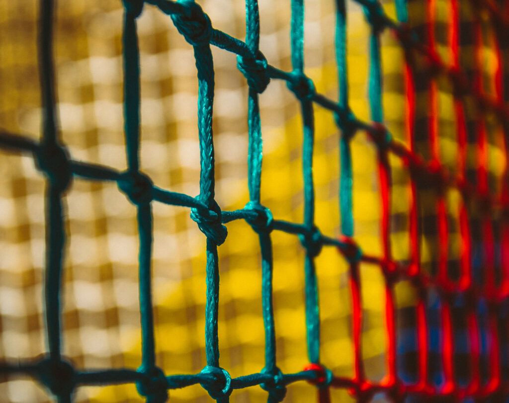Colorful Rope Mesh Wallpaper: Close-Up with Knots & Blurred Backdrop