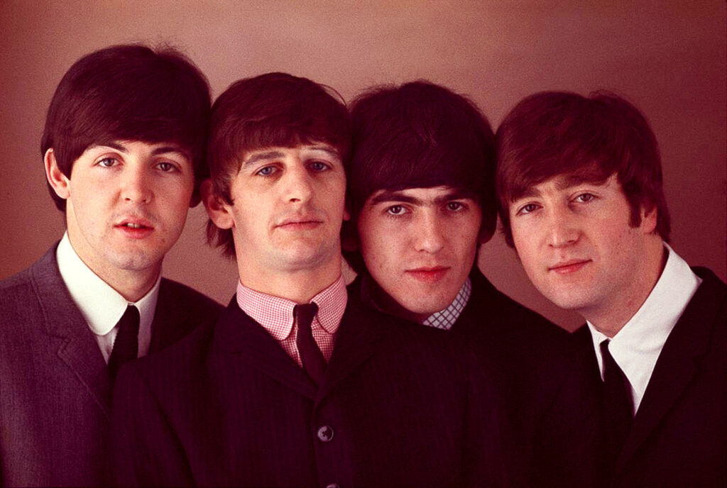 Colorized Wallpaper of The Beatles: Classic Style & Camaraderie