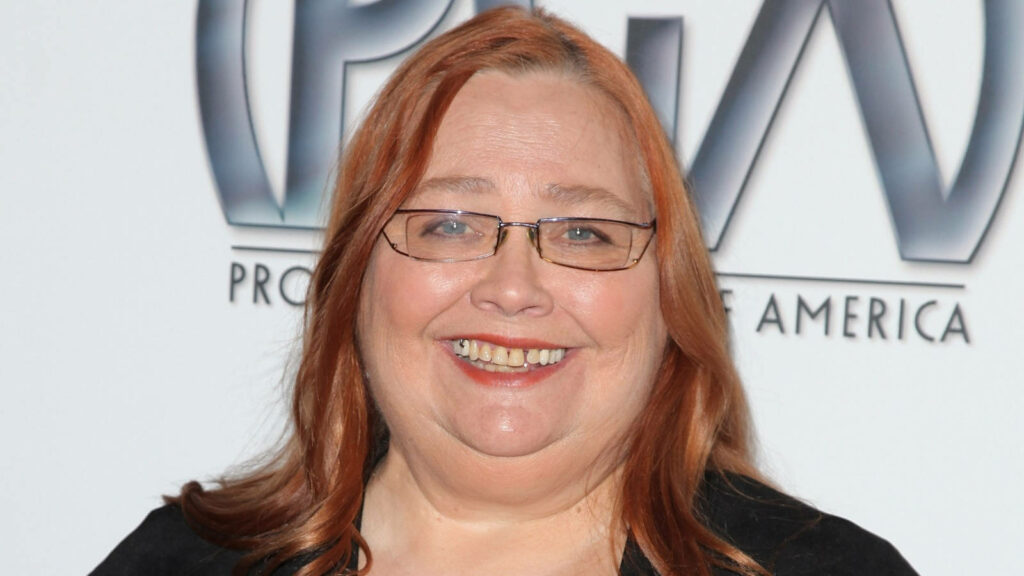 Conchata Ferrell smiling warmly at Museum of Tolerance event with red hair and glasses Wallpaper