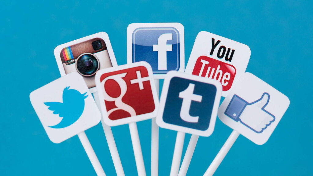 Connecting Worlds: Vibrant High-Definition Wallpaper showcasing the Power of Social Media