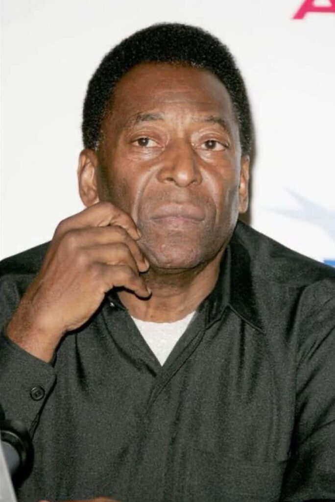 Pelé Portrait: Iconic Legacy of Soccer in a Thoughtful Wallpaper