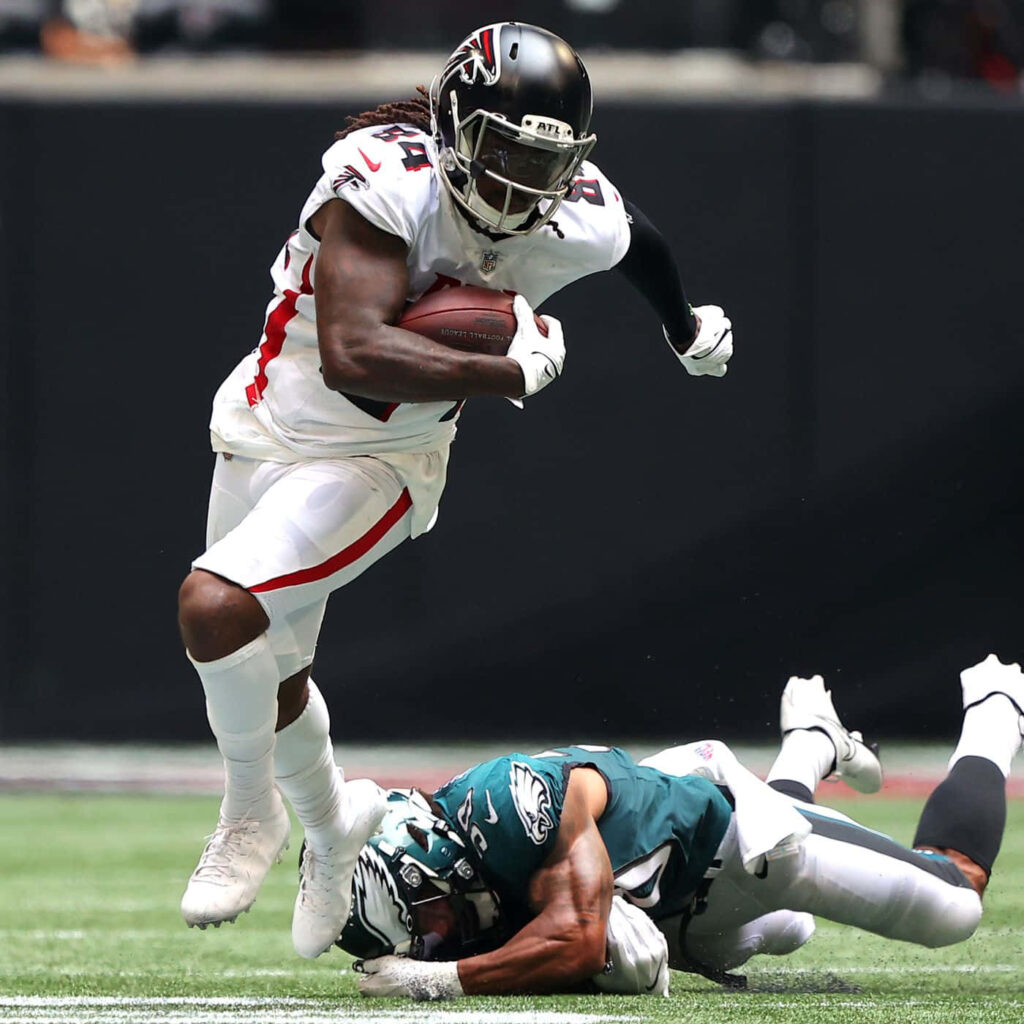 Cordarrelle Patterson Atlanta Falcons runs past Philadelphia Eagles defender on vibrant field Wallpaper