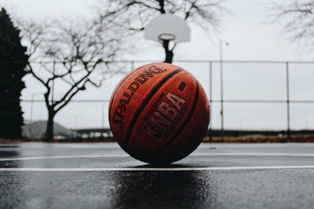 Dribbling Excellence: Spalding Basketball Takes Center Stage in a QHD Wallpaper Masterpiece