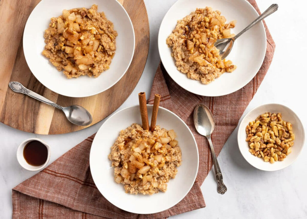 Cozy Apple Cinnamon Oatmeal Wallpaper: Warm Breakfast Vibes