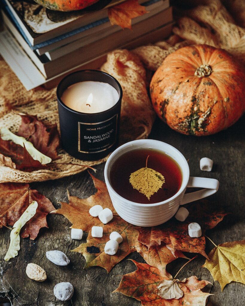Cozy Autumn Setup: Warm Tea, Leaves, Pumpkins & Seasonal Comfort Wallpaper