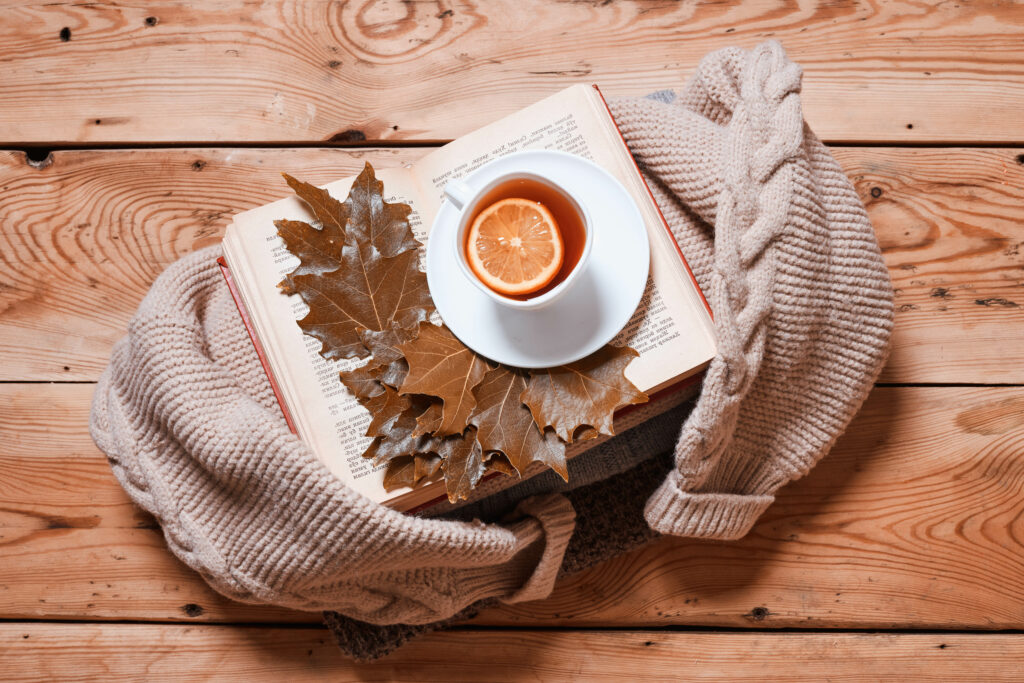 Cozy Autumn Tea Setup: Book, Lemon Slice & Dried Leaves Wallpaper