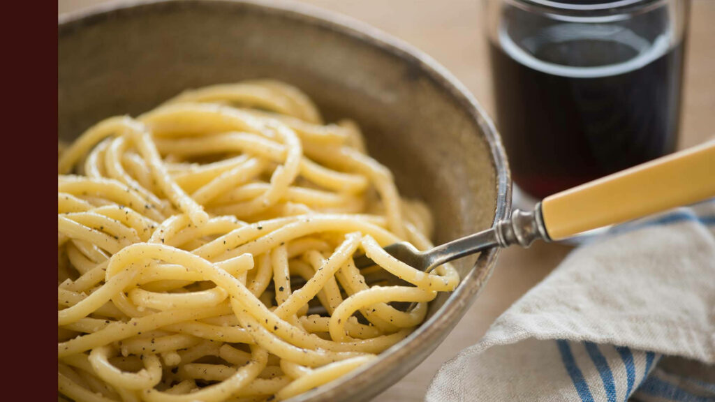 Cozy Cacio e Pepe Wallpaper: Comforting Meal Ambiance