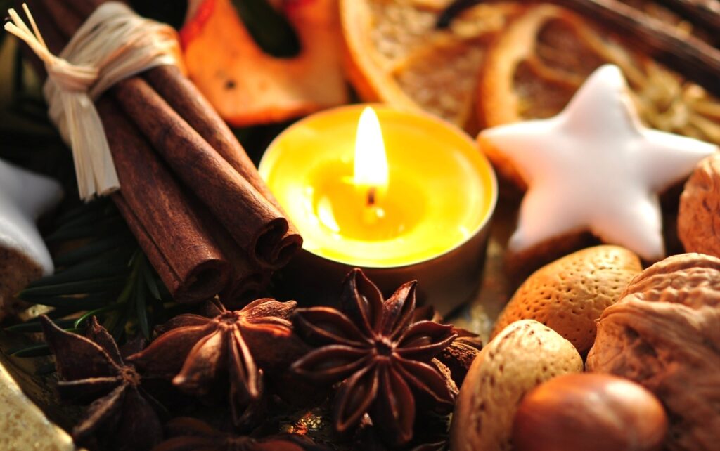 Cozy Candle & Spices Wallpaper for a Festive Aromatic Atmosphere