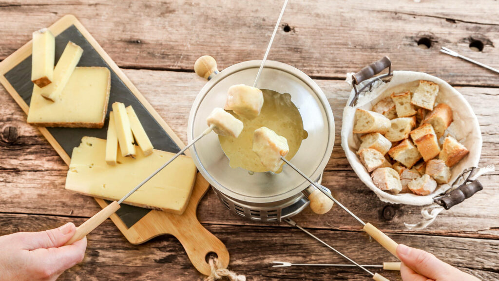 Cozy Cheese Fondue Wallpaper: Melted Cheese & Bread Cubes Delight