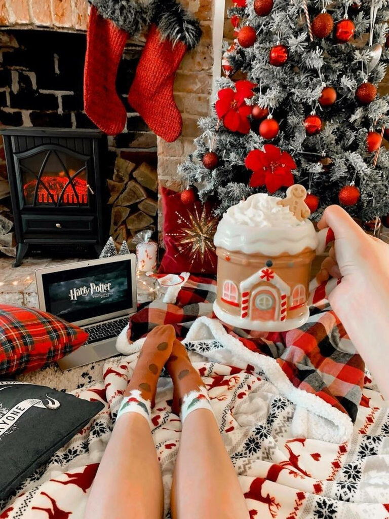 Cozy Christmas Aesthetic Wallpaper: Festive Gingerbread Mug & Tree