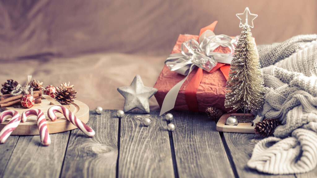 Cozy Christmas Wallpaper: Candy Canes, Gifts & Rustic Decor