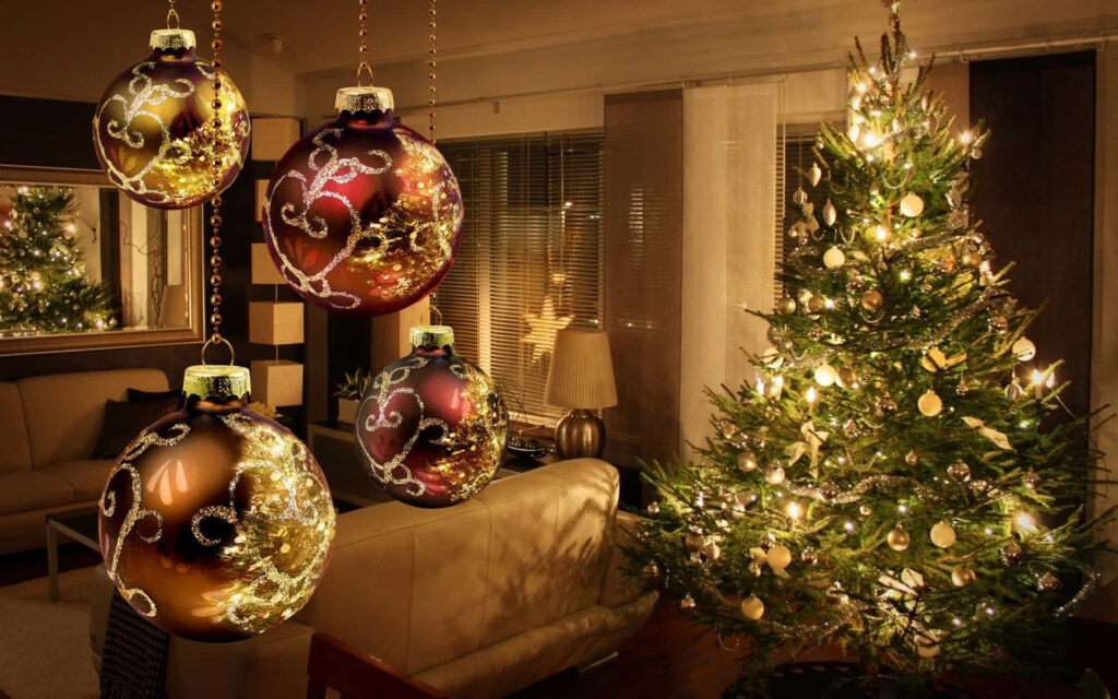 Charming Christmas Living Room: Vibrant Tree & Elegant Decor Wallpaper