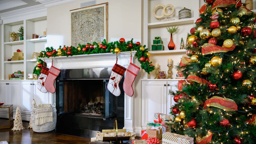 Cozy Christmas Living Room Wallpaper: Fireplace, Tree & Festive Decor