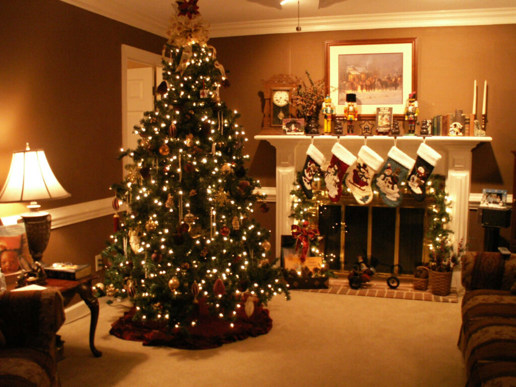 Cozy Christmas Living Room Wallpaper with Festive Decor & Warm Lights