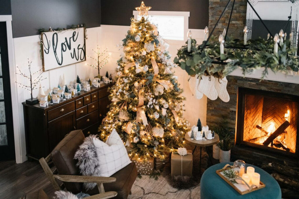 Cozy Christmas Living Room Wallpaper: Festive Tree & Warm Decor