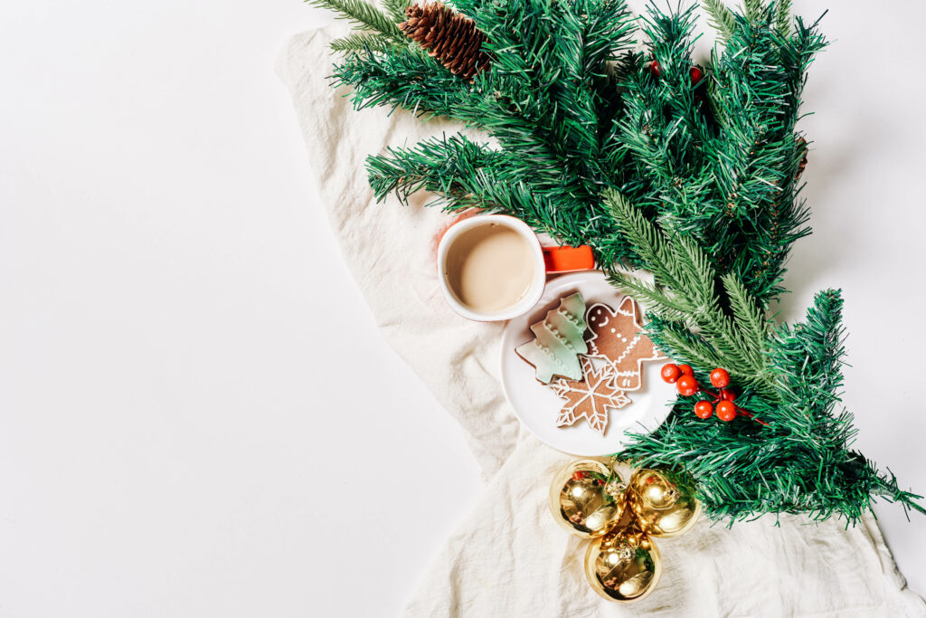 Cozy Christmas Wallpaper: Coffee, Cookies & Festive Decor
