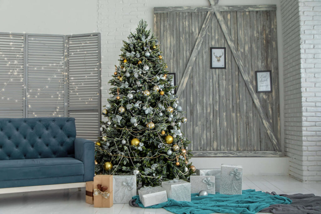 Cozy Christmas Wallpaper: Festive Tree & Stylish Decor Background