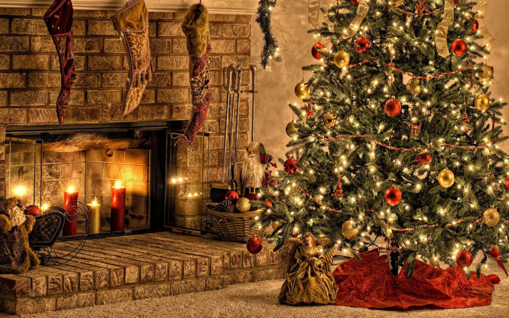 Warm Christmas Wallpaper: Cozy Tree, Fireplace & Festive Atmosphere