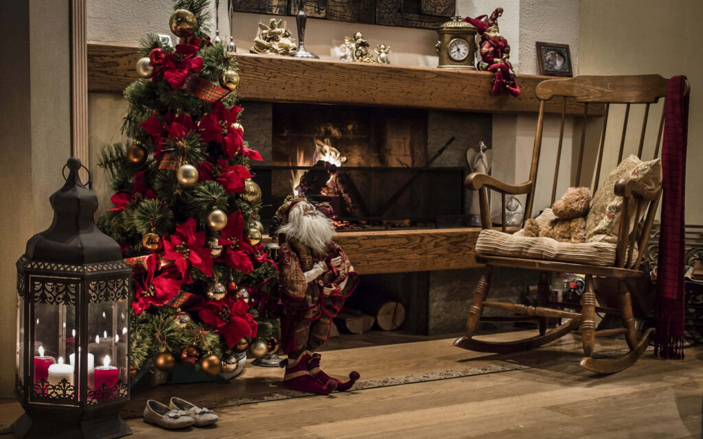 Cozy Christmas Wallpaper: Festive Tree & Fireplace Scene