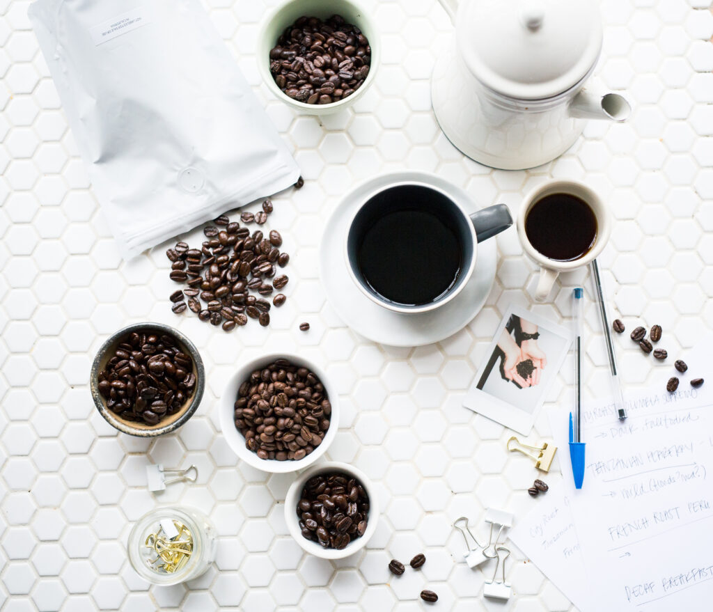 Cozy Coffee-Themed Wallpaper: Cups, Beans & Warm Ambiance