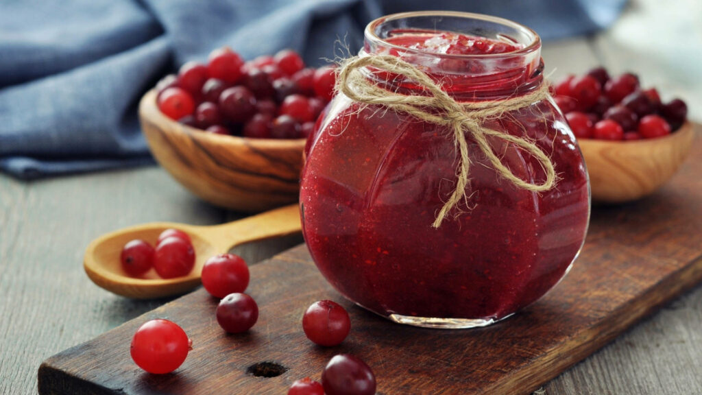 Cozy Cranberry Jam Wallpaper: Rustic Charm and Warmth