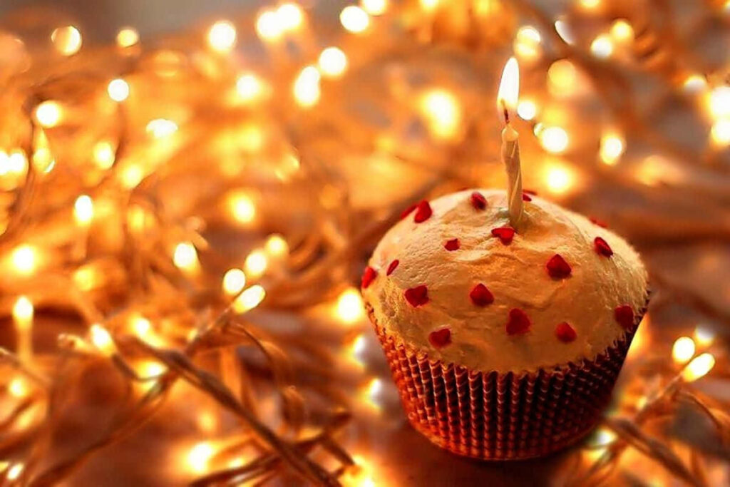 Warm Fall Birthday Wallpaper: Cozy Cupcake & Glowing Lights