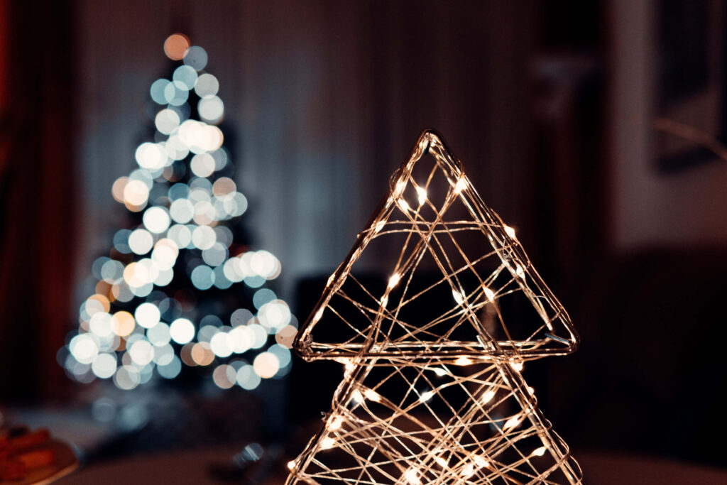 Stunning Decorative Tree with Cozy Lights for Holiday Spirit Wallpaper