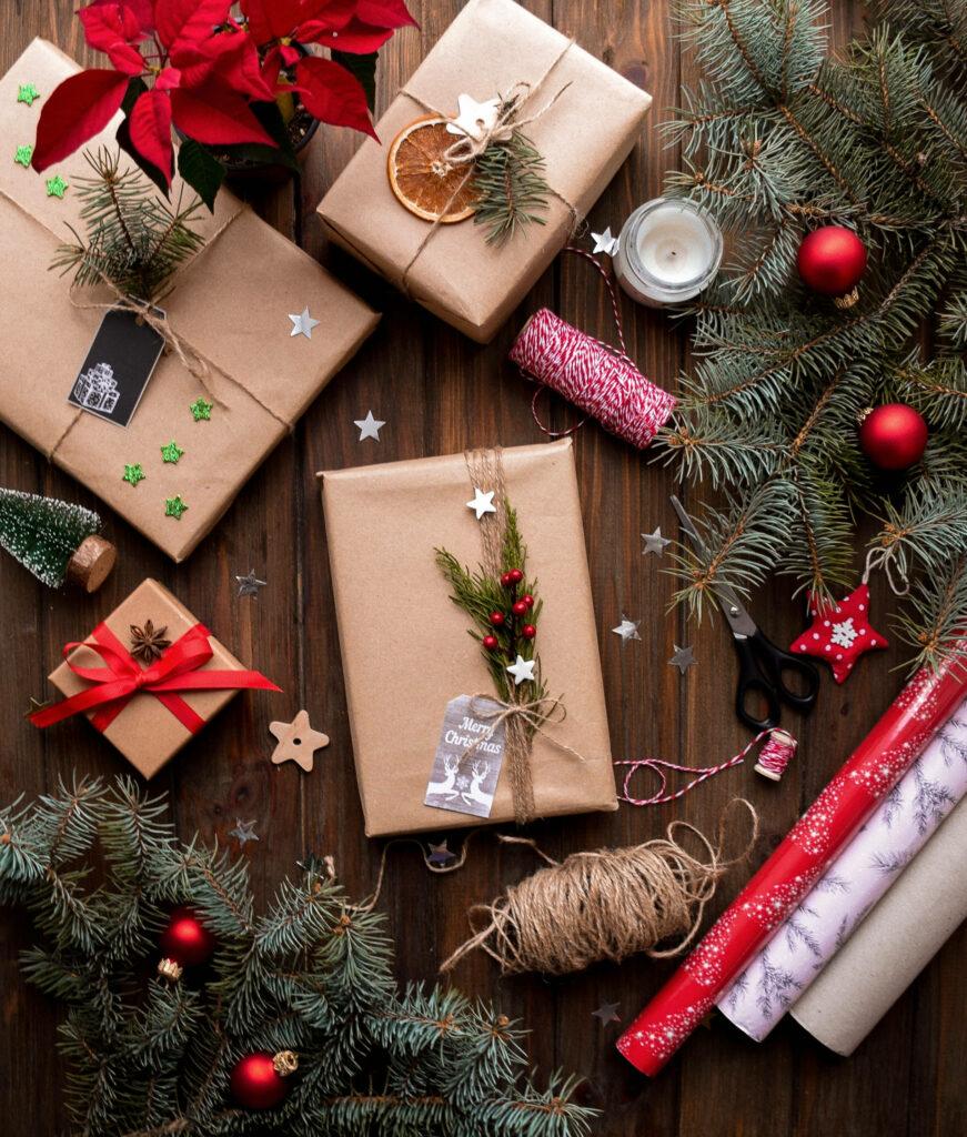 Cozy Christmas Wallpaper with Gift Boxes & Natural Holiday Accents
