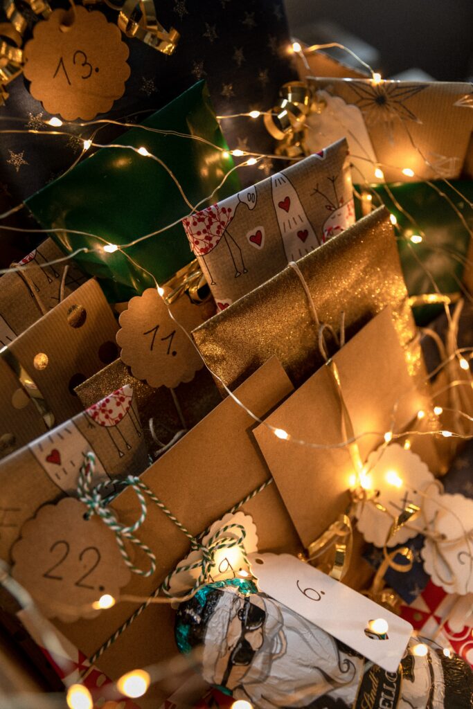 Festive Holiday Wallpaper with Envelopes & Fairy Lights