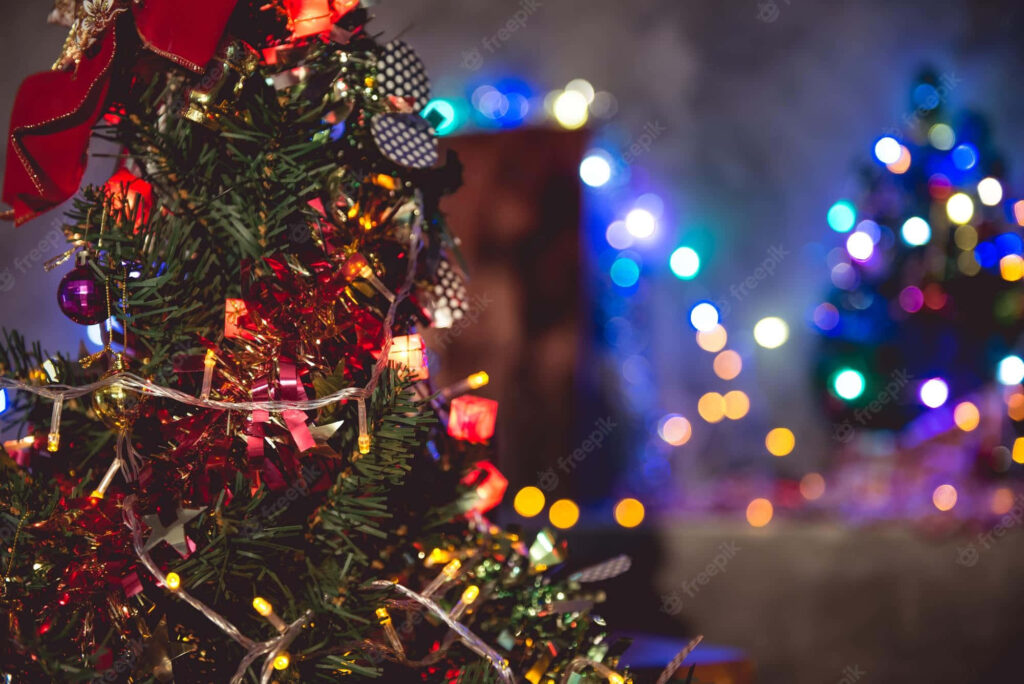 Festive Christmas Tree Wallpaper: Warmth & Joy of the Holidays