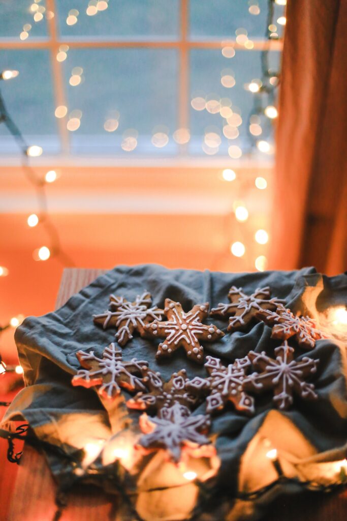 Cozy Holiday Wallpaper: Festive Snowflake Cookies & Warm Decor