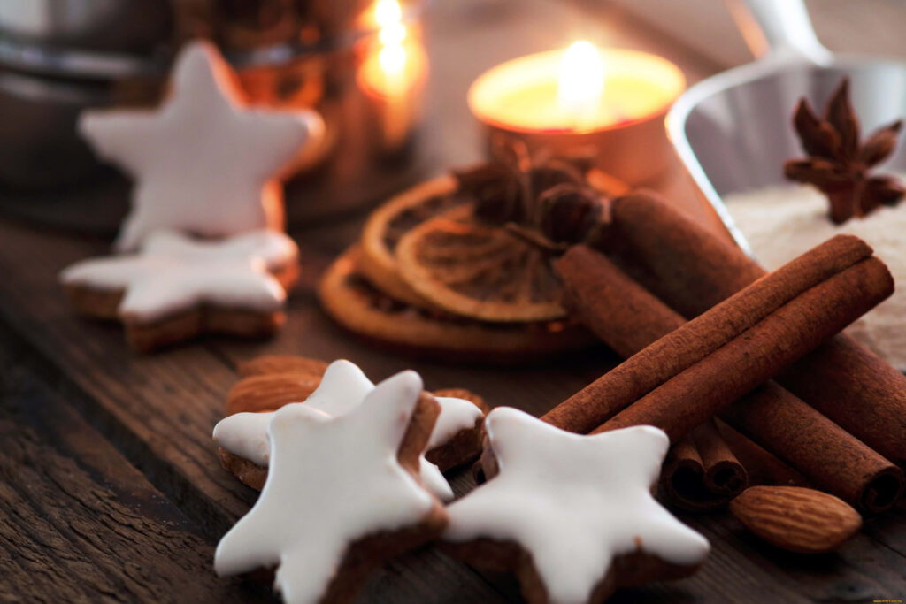 Cozy Holiday Wallpaper: Star Cookies, Cinnamon Sticks & Warm Ambiance