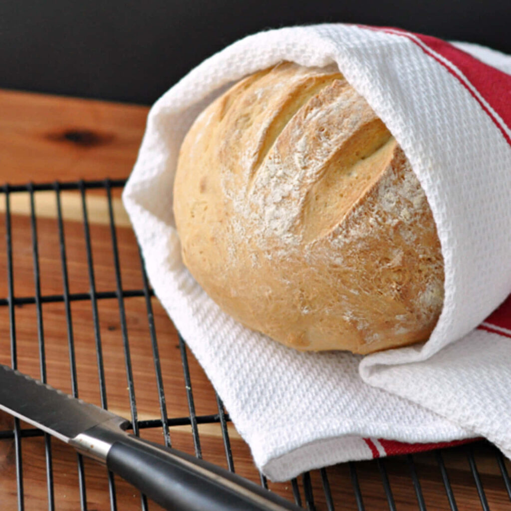 Freshly Baked Bread Wallpaper: Cozy Kitchen Comfort Background