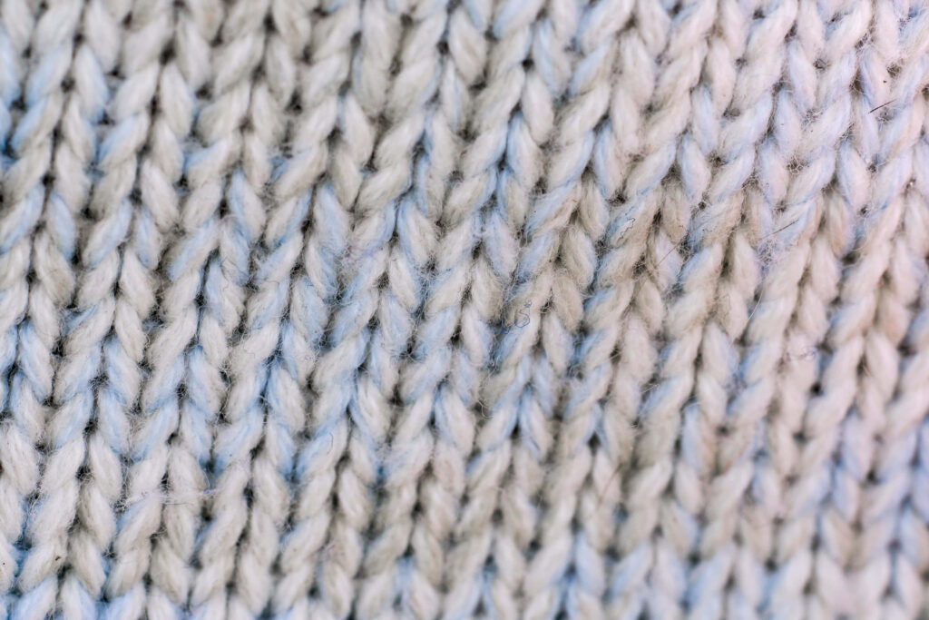 Cozy Knitted Wool Texture Wallpaper: Soft Beige & Light Blue Tones