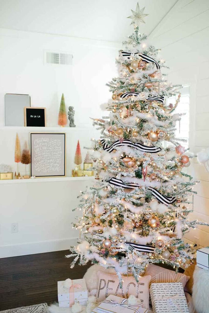Cozy Living Room with Decorated Christmas Tree and Festive Gifts Wallpaper