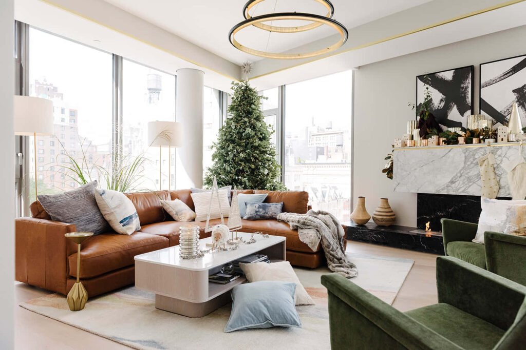Cozy Modern Living Room with Festive Christmas Tree & Elegant Decor Wallpaper
